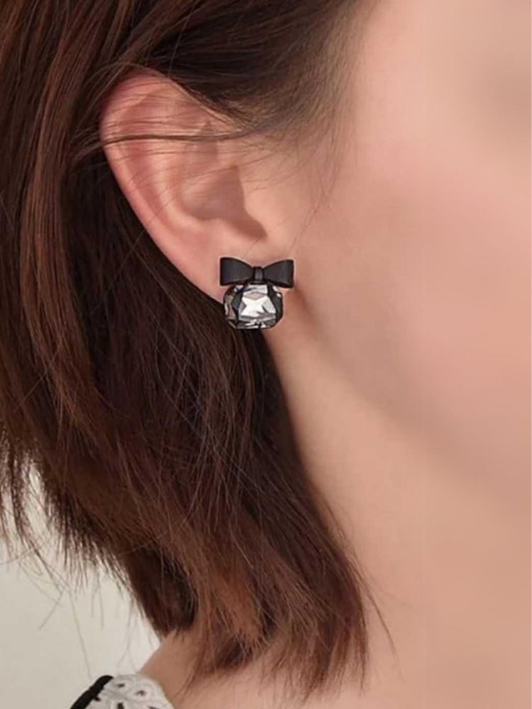 Black Bow Studs