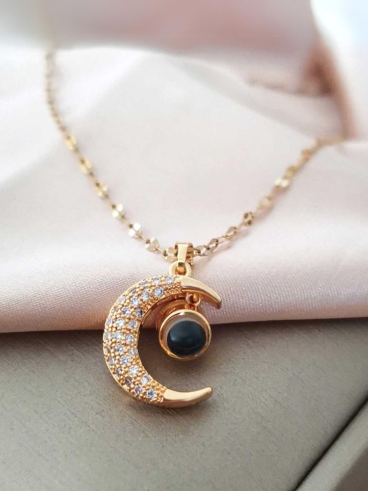 Golden Curved Mooon Pendant