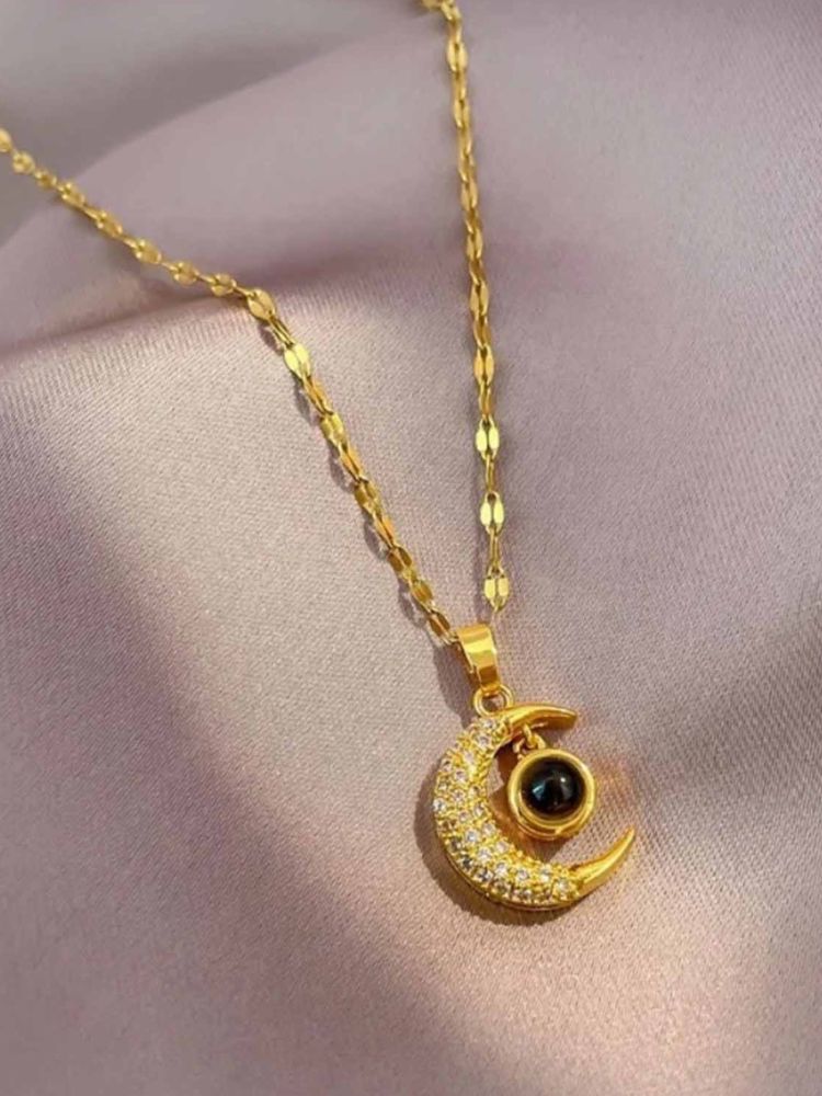 Golden Curved Mooon Pendant