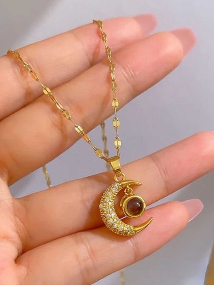 Golden Curved Mooon Pendant