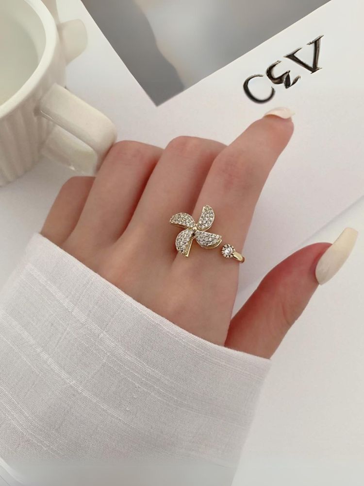 Golden Unasi Adjustable Ring