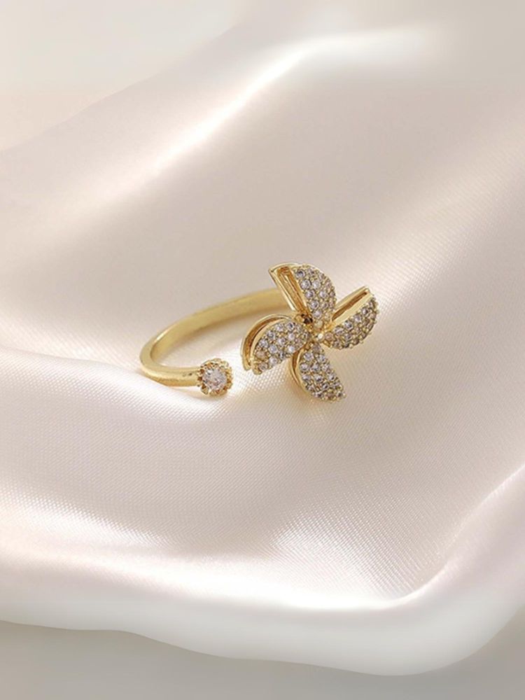 Golden Unasi Adjustable Ring