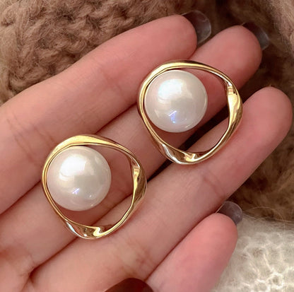 Golden Orbit Studs