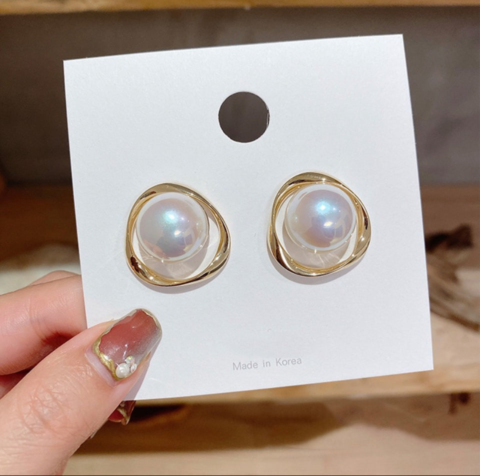 Golden Orbit Studs