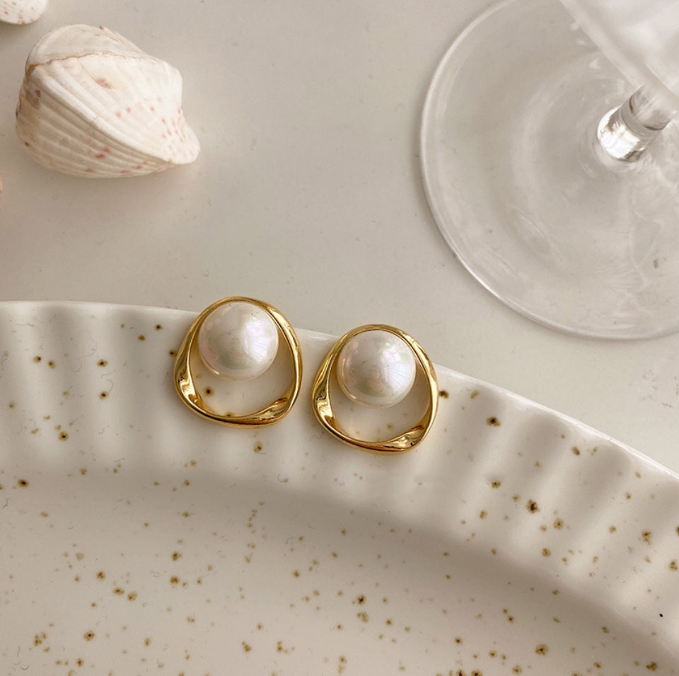 Golden Orbit Studs