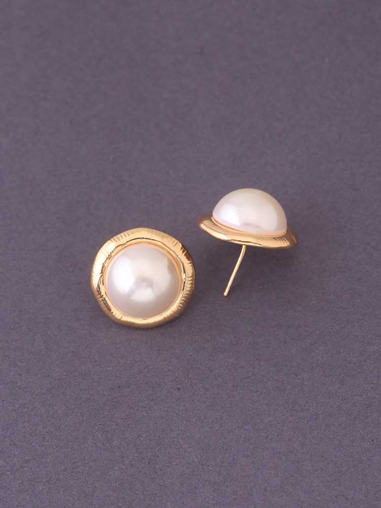 White Nest Pearls Studs