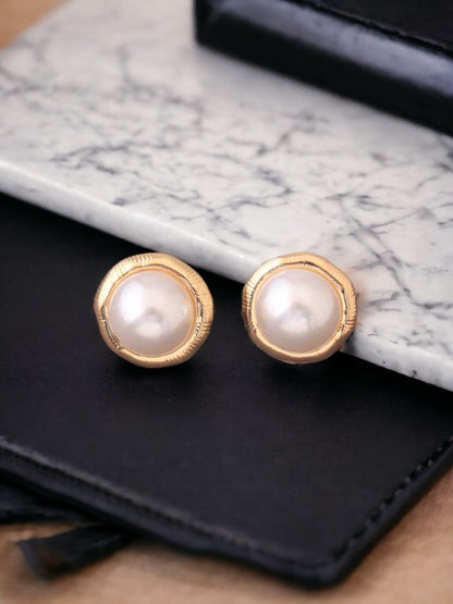 White Nest Pearls Studs