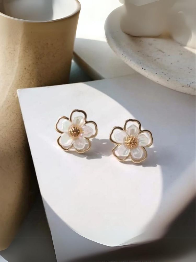 White Daffodil Studs